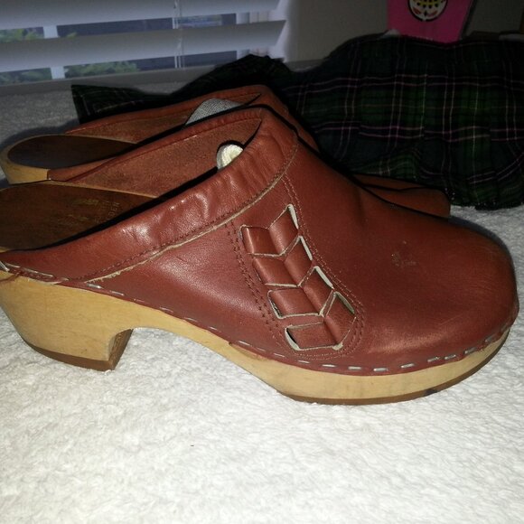 Vintage 1980s MIA Swedish Wood Clogs - Picture 2 of 12